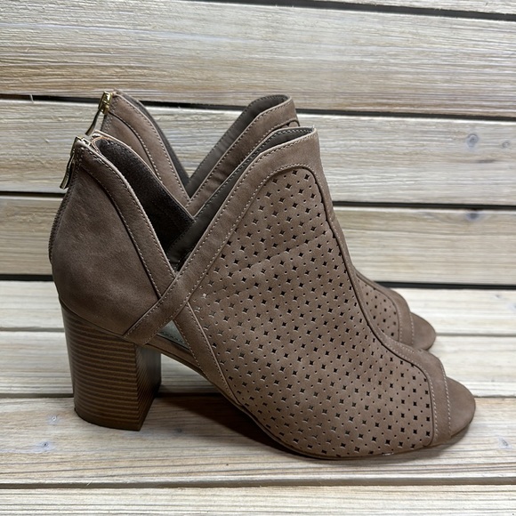 A.N.A Tiana Taupe Perforated Laser Cut Ankle Open Toe Bootie Block Heel 10 M - Picture 4 of 10